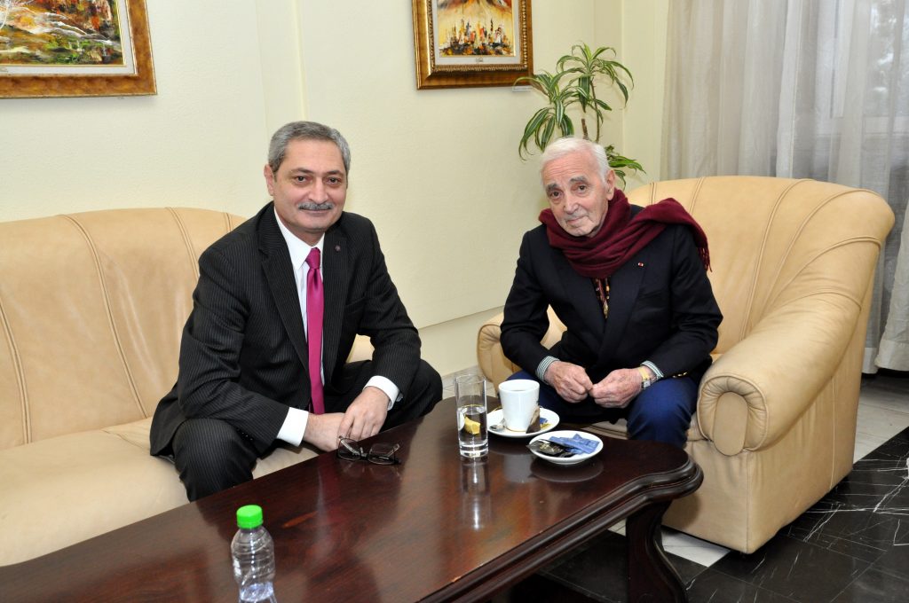 Шарл Азнавур в България, артквартал
